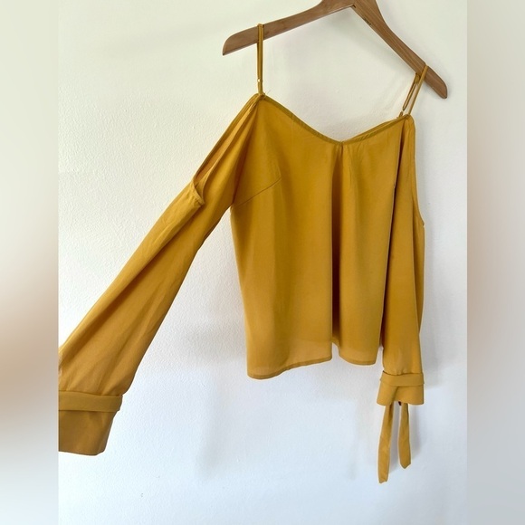 Paper Crane Mustard Yellow Cold Shoulder Long Sleeve Blouse Size Large - Picture 2 of 7